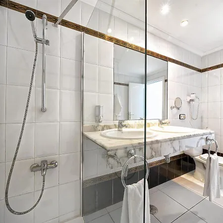 Ld 2 Bedrooms Apartment, 500m From The Beach, Swimming Pool Apartment *